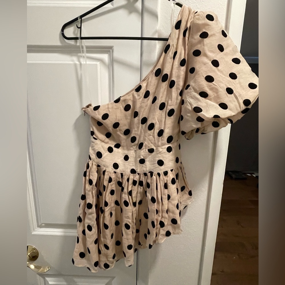 One shoulder polka dot top
